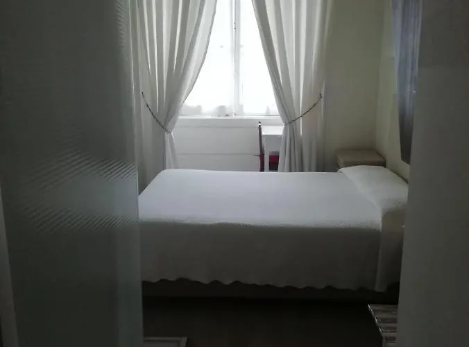 Гостевой дом Pensao Residencial Estrela Do Mondego Лиссабон